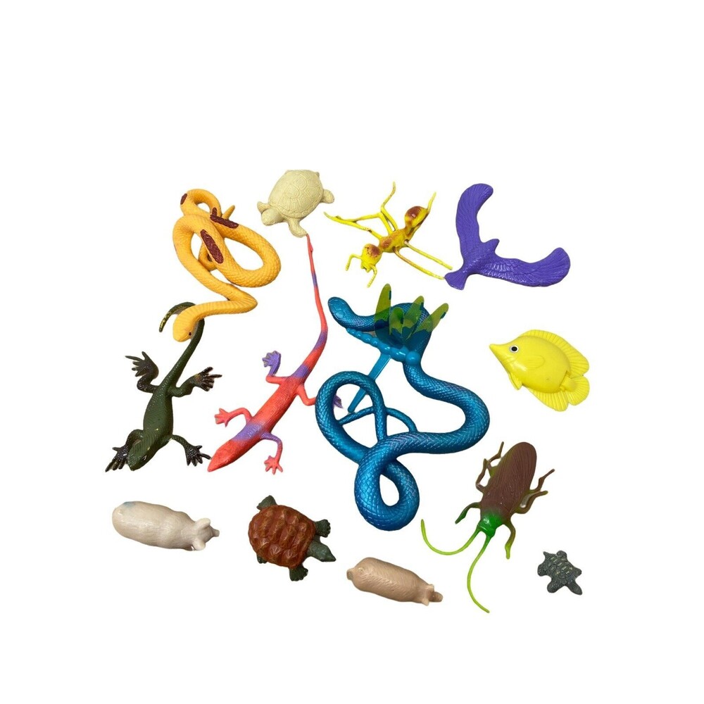 Lot of 14 Plastic and Rubber Play Set Toy Animals various Sizes Art